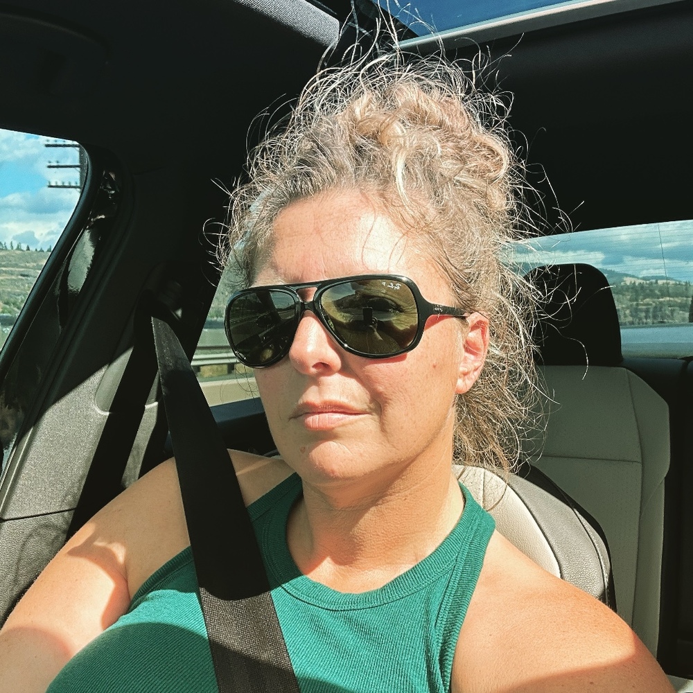 Meet your Posher, Stephanie